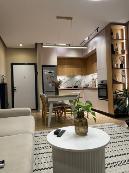 Tirane, jepet me qera 1+1 Kati 2, 93 m² 600 € (GOLDEN PARK 3,PERBALLE AMERIKAN 3)