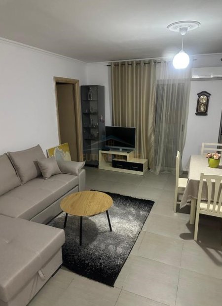 Tirane, jepet me qera apartament 2+1 Kati 2, 88 m² 600 € (Komuna e Parisit)