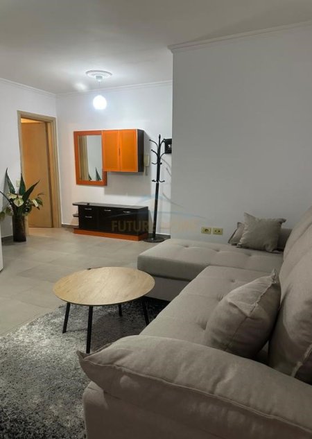 Tirane, jepet me qera apartament 2+1 Kati 2, 88 m² 600 € (Komuna e Parisit)