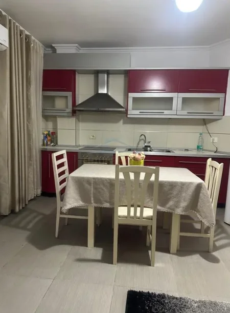 Tirane, jepet me qera apartament 2+1 Kati 2, 88 m² 600 € (Komuna e Parisit)