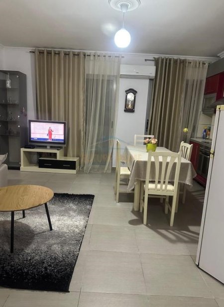 Tirane, jepet me qera apartament 2+1 Kati 2, 88 m² 600 € (Komuna e Parisit)