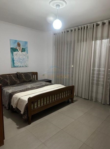 Tirane, jepet me qera apartament 2+1 Kati 2, 88 m² 600 € (Komuna e Parisit)