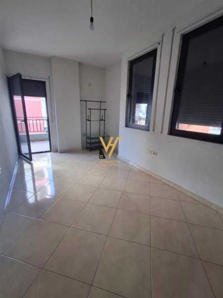 Tirane, shitet apartament 2+1+Ballkon Kati 4, 102 m² 150.000 € (ASTIR)