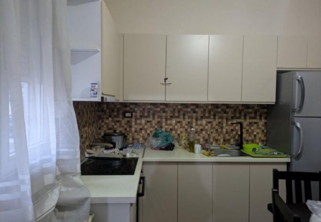 Tirane, jepet me qera apartament 2+1 Kati 2, 80 m² 500 € (XHAMLLIK)