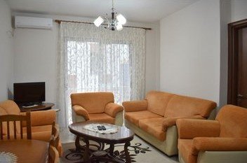 Tirane, jepet me qera apartament 2+1 Kati 4, 74 m² 750 € (Rruga e Dibres)