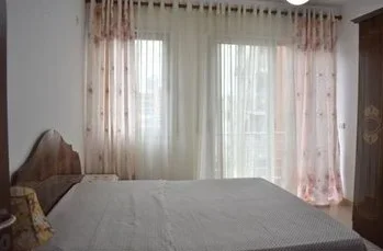 Tirane, jepet me qera apartament 2+1 Kati 4, 74 m² 750 € (Rruga e Dibres)