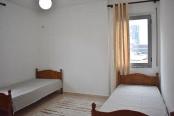 Tirane, jepet me qera apartament 2+1 Kati 4, 74 m² 750 € (Rruga e Dibres)