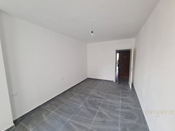 Tirane, jepet me qera apartament 2+1 Kati 3, 110 m² 400 € (5 Maj)