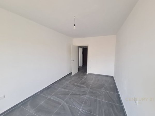 Tirane, jepet me qera apartament 2+1 Kati 3, 110 m² 400 € (5 Maj)