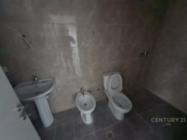 Tirane, jepet me qera apartament 2+1 Kati 3, 110 m² 400 € (5 Maj)
