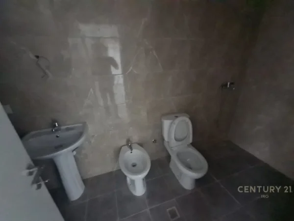 Tirane, jepet me qera apartament 2+1 Kati 3, 110 m² 400 € (5 Maj)