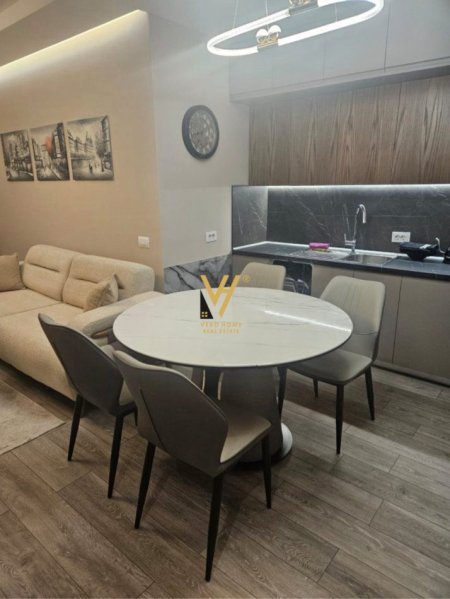Tirane, jepet me qera apartament 2+1+Ballkon Kati 6, 91 m² 700 € (ISH DOGANA)