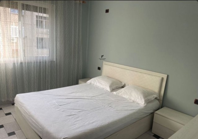 Tirane, jepet me qera apartament 2+1 Kati 4, 80 m² 700 € (ISH PARKU)