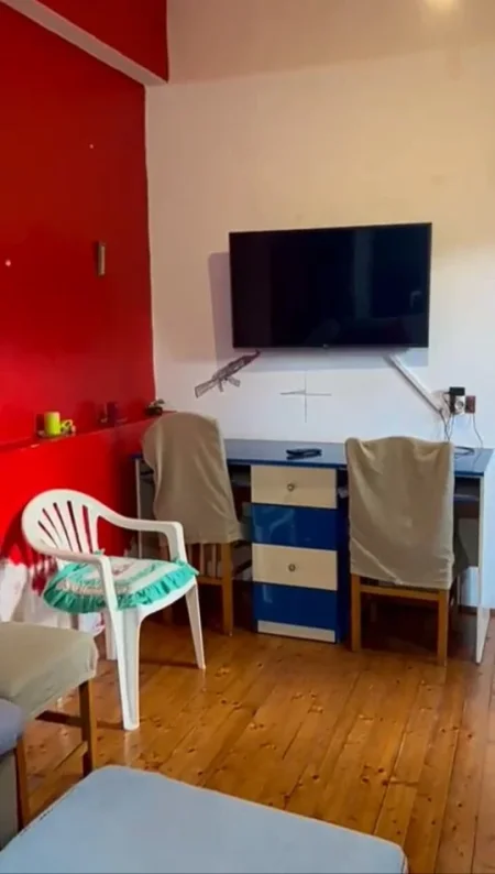 Jepet me Qera Hyrje 1+1 ne Laprakë, Rruga Josif Pashko,  300 €URO