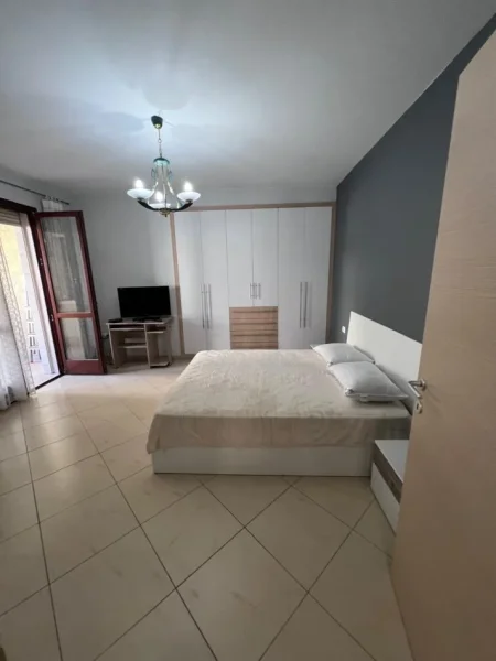 Tirane, jepet me qera apartament 2+1+Ballkon Kati 3, 100 m² 700 € (Kopeshti Botanik , te xhamia)