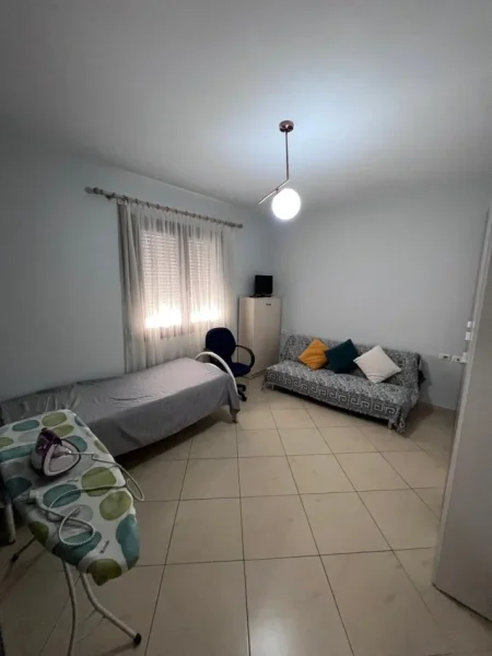 Tirane, jepet me qera apartament 2+1+Ballkon Kati 3, 100 m² 700 € (Kopeshti Botanik , te xhamia)