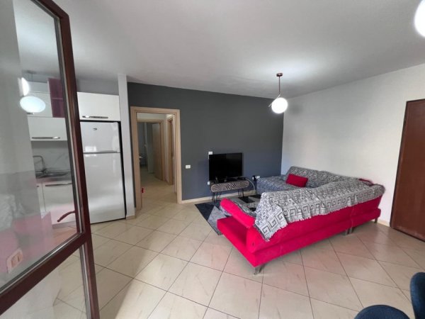 Tirane, jepet me qera apartament 2+1+Ballkon Kati 3, 100 m² 700 € (Kopeshti Botanik , te xhamia)