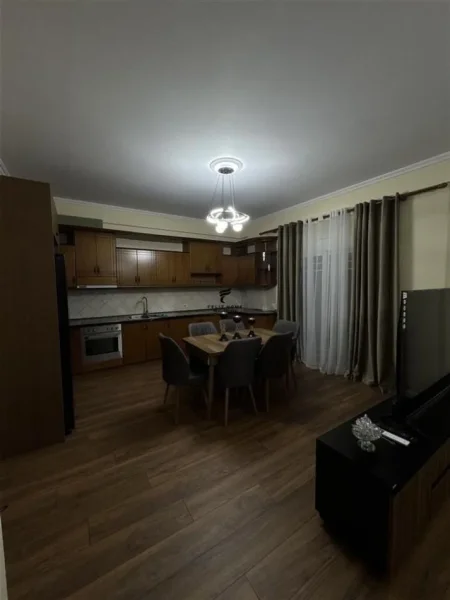 Tirane, jepet me qera 2+1 Kati 4, 140 m² 600 € (KODRA E PRIFTIT)