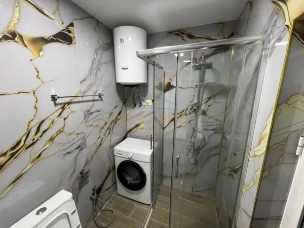 Tirane, jepet me qera apartament 1+1 Kati 8, 61 m² 500 € (Fresku)