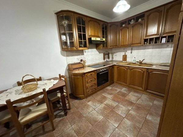 Tirane, jepet me qera apartament 2+1+Ballkon Kati 8, 110 m² 60,000Leke (Rruga e Dibres)