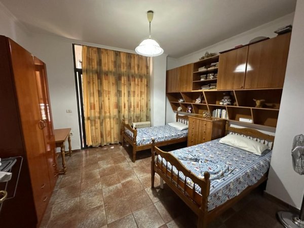 Tirane, jepet me qera apartament 2+1+Ballkon Kati 8, 110 m² 60,000Leke (Rruga e Dibres)