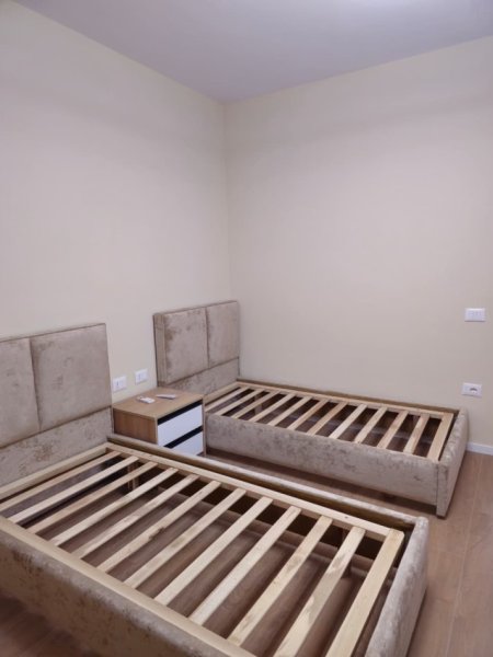 Tirane, jepet me qera apartament 2+1 Kati 2, 120 m² 1.300 € (LIQENI THATE)