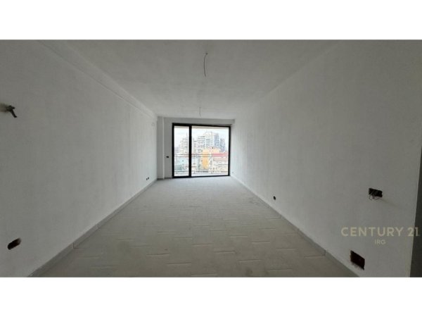 Apartament 3+1+2 + post parkimi te perfshire ne cmim tek Mine Peza! 1.200 € (Rruga Mine Peza)