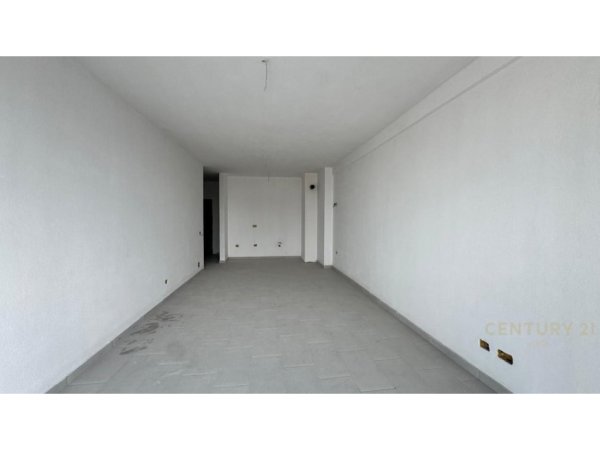 Apartament 3+1+2 + post parkimi te perfshire ne cmim tek Mine Peza! 1.200 € (Rruga Mine Peza)