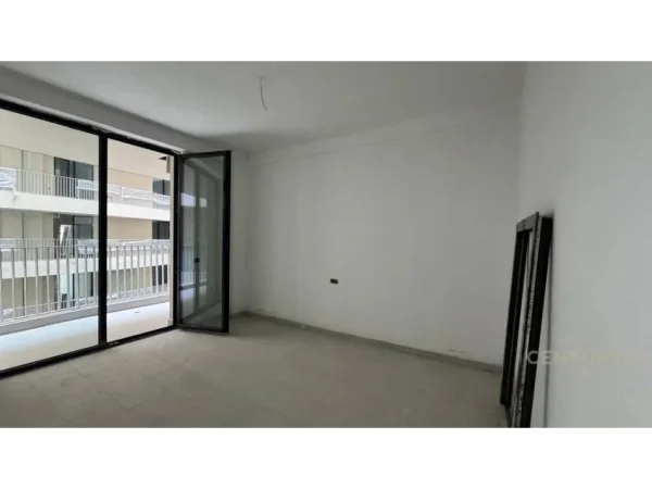 Apartament 3+1+2 + post parkimi te perfshire ne cmim tek Mine Peza! 1.200 € (Rruga Mine Peza)