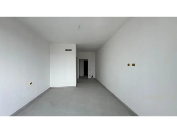 Apartament 3+1+2 + post parkimi te perfshire ne cmim tek Mine Peza! 1.200 € (Rruga Mine Peza)