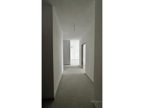 Apartament 3+1+2 + post parkimi te perfshire ne cmim tek Mine Peza! 1.200 € (Rruga Mine Peza)