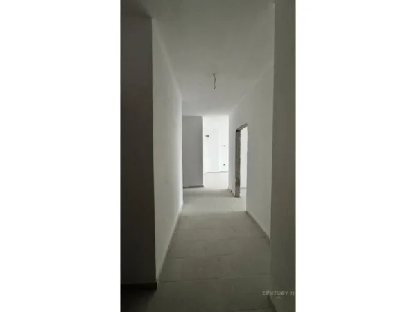 Apartament 3+1+2 + post parkimi te perfshire ne cmim tek Mine Peza! 1.200 € (Rruga Mine Peza)