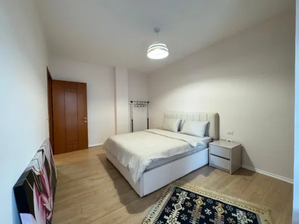 Tirane, jepet me qera apartament 1+1 Kati 5, 70 m² 750 € (qender)