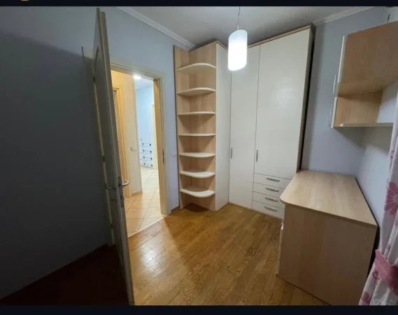 Tirane, jepet me qera apartament 2+1 , 100 m² 600 € (Harry Fultz)