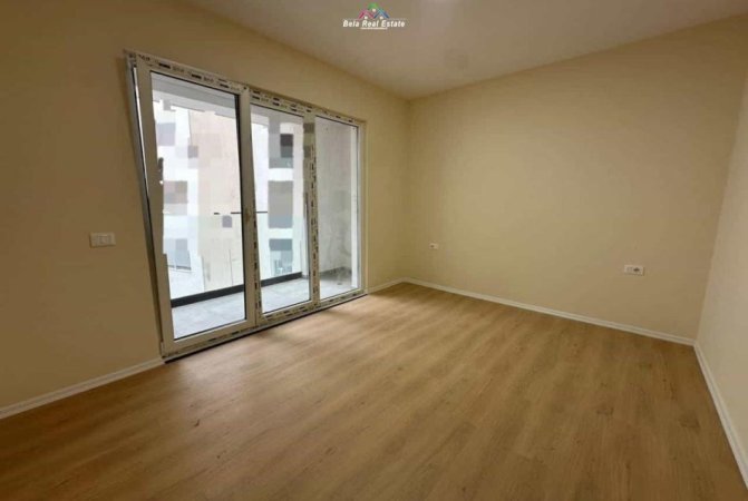 Tirane, jepet me qera zyre Kati 3, 100 m² 450 € (Bulevardi Migjeni)