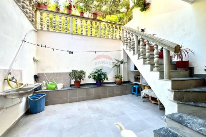 Vlore, shitet 5+1+Ballkon , 210 m² 225.000 € (Lagjja Lirimi, Rruga e Re, Vlorë)