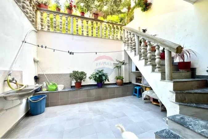 Vlore, shitet 5+1+Ballkon , 210 m² 225.000 € (Lagjja Lirimi, Rruga e Re, Vlorë)