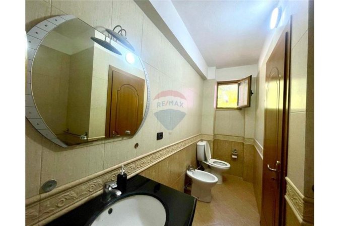 Vlore, shitet 5+1+Ballkon , 210 m² 225.000 € (Lagjja Lirimi, Rruga e Re, Vlorë)