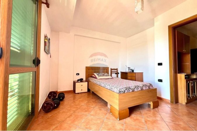 Vlore, shitet 5+1+Ballkon , 210 m² 225.000 € (Lagjja Lirimi, Rruga e Re, Vlorë)