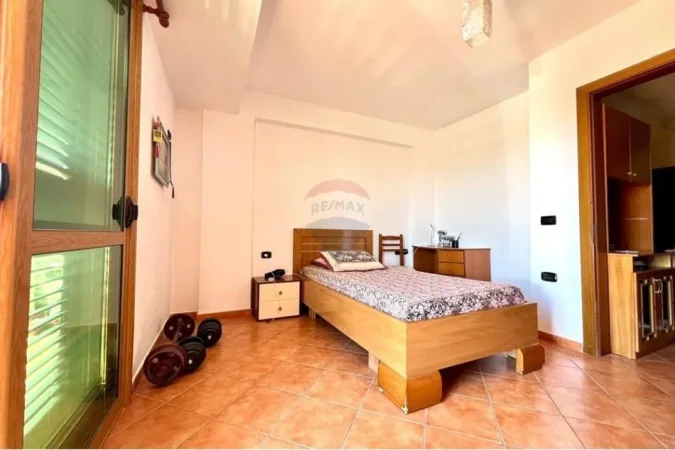 Vlore, shitet 5+1+Ballkon , 210 m² 225.000 € (Lagjja Lirimi, Rruga e Re, Vlorë)