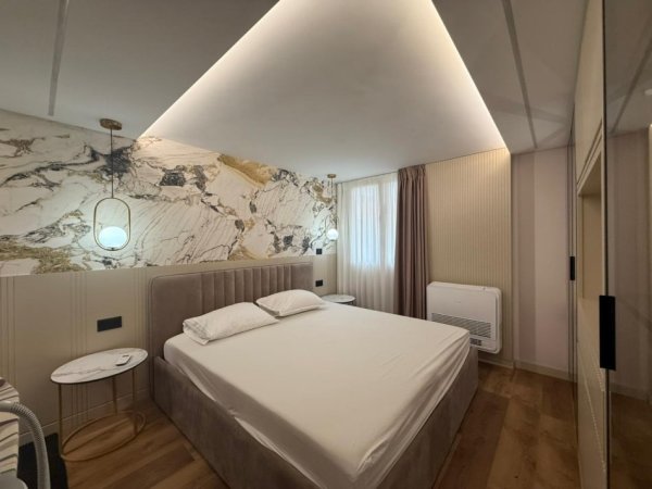 Tirane, jepet me qera 1 Katshe , 130 m² 800 € (LIQENI ITHATE)