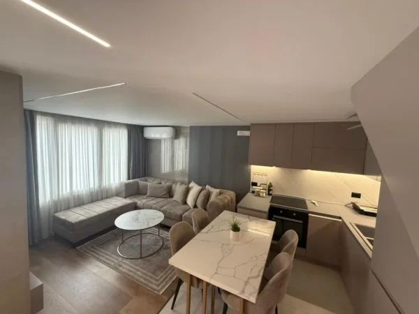 Tirane, jepet me qera 1 Katshe , 130 m² 800 € (LIQENI ITHATE)