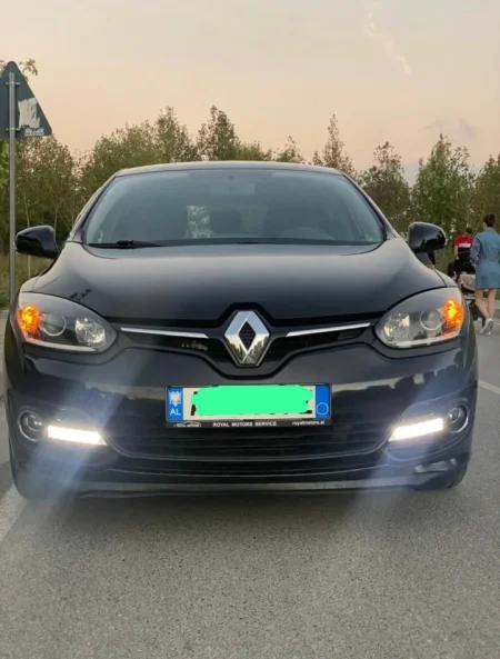 Tirane, shitet makine Renault Megan (Limited Edition) Nafte, e zeze automatik Klima 190.000 km 4.600 €