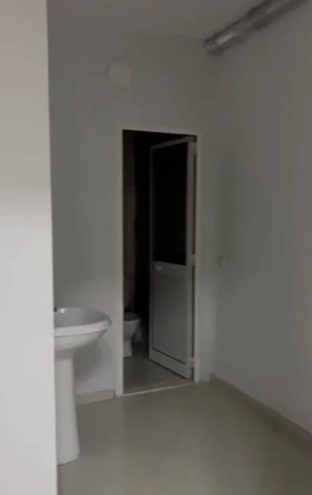 Tirane, jepet me qera zyre Kati 1, 160 m² 2.000 € (ASTIR)