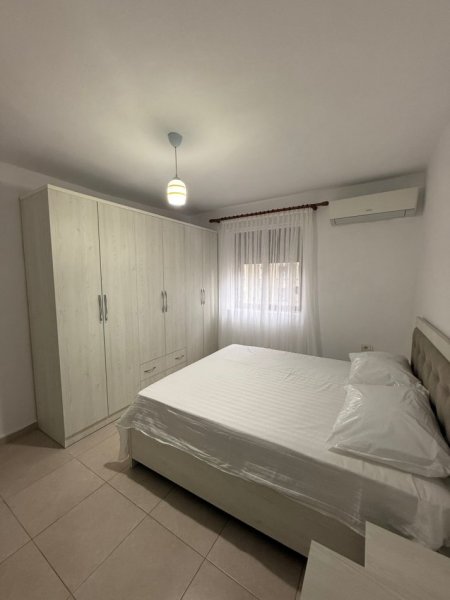 Tirane, jepet me qera apartament 2+1+Aneks+Ballkon Kati 3, 65 m² 450 € (Oxhaku)