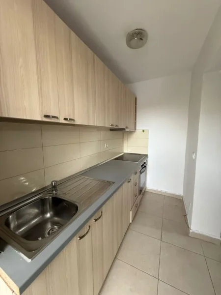 Tirane, jepet me qera apartament 2+1+Aneks+Ballkon Kati 3, 65 m² 450 € (Oxhaku)