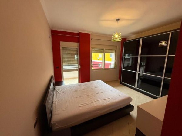 Tirane, jepet me qera apartament 2+1+Ballkon Kati 4, 85 m² 600 € (Rr. Eduardo Mano)