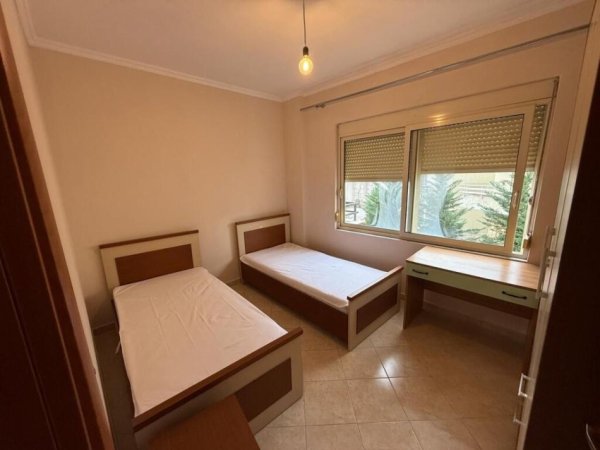Tirane, jepet me qera apartament 2+1+Ballkon Kati 4, 85 m² 600 € (Rr. Eduardo Mano)