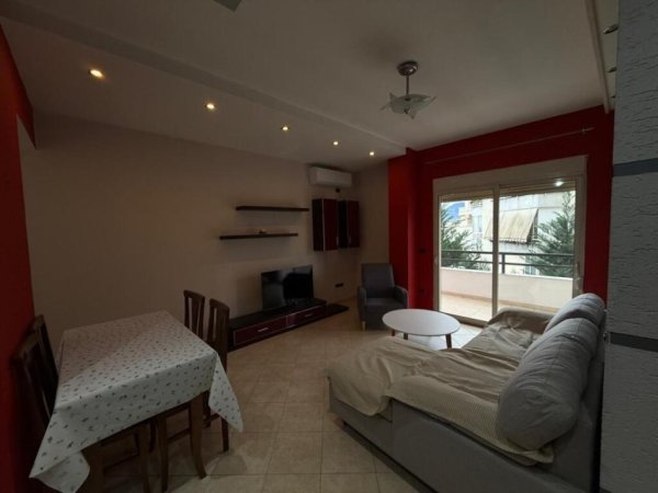 Tirane, jepet me qera apartament 2+1+Ballkon Kati 4, 85 m² 600 € (Rr. Eduardo Mano)