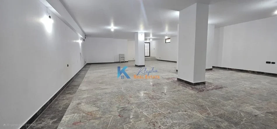Tirane, jap me qera ambjent biznesi Kati -1, 200 m² 3.100 € (Bllok, prane farmaci Blloku)